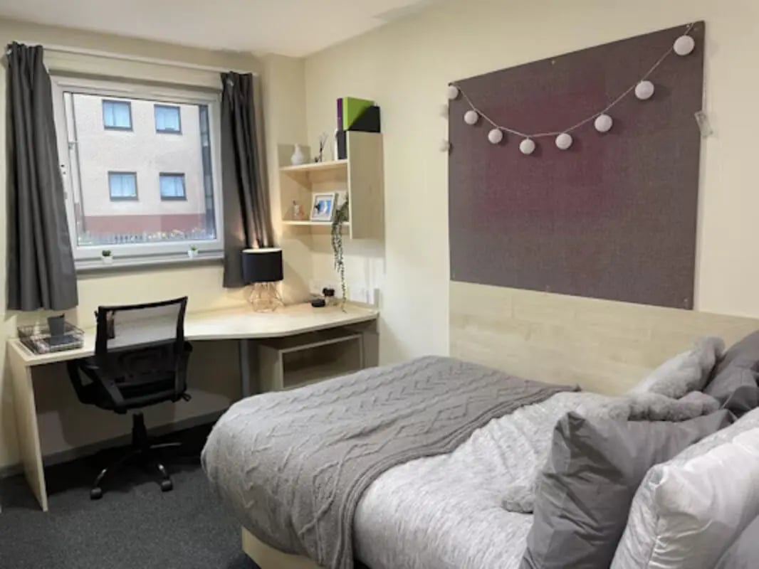 Bed desk chair and window bedroom at Buchanan View in Glasgow Student Accommodation