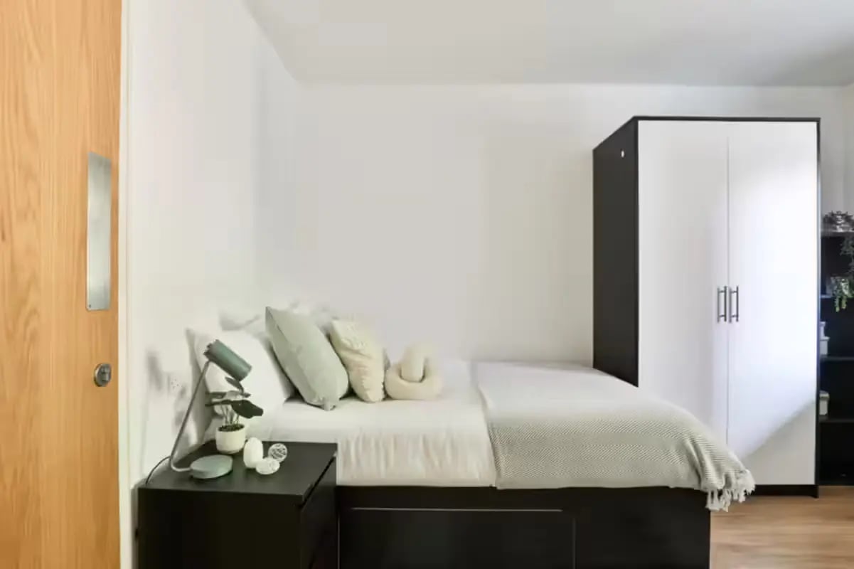 Bed nightstand lamp pillows wardrobe bedroom at Hayward House in Liverpool Student Accommodation