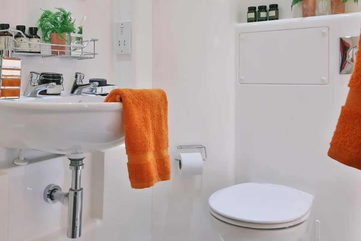 Sink toilet orange towel toilet paper bathroom at Applegate Place in Leicester Student Accommodation