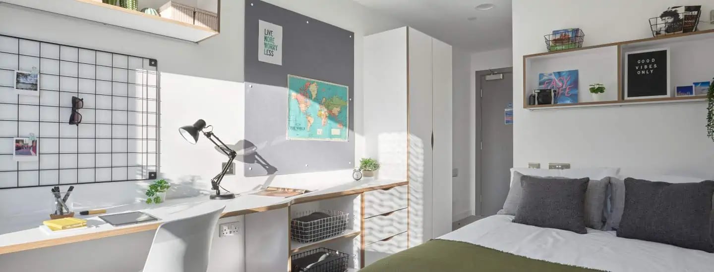 Desk lamp wire grid and bed bedroom at The Glassworks Leicester in Leicester Student Accommodation