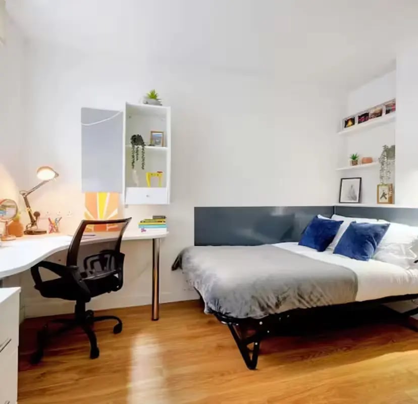 Desk chair lamp and bed bedroom at Newarke Street Leicester in Leicester Student Accommodation