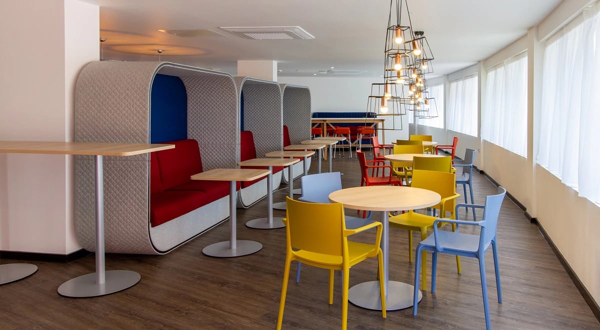 Booths with red seats tables chairs communal area at Renslade House in Exeter Student Accommodation