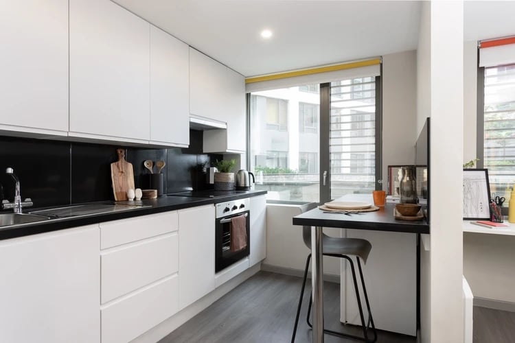 Modern kitchen with oven and eating area kitchen at St Lukes View in Liverpool Student Accommodation