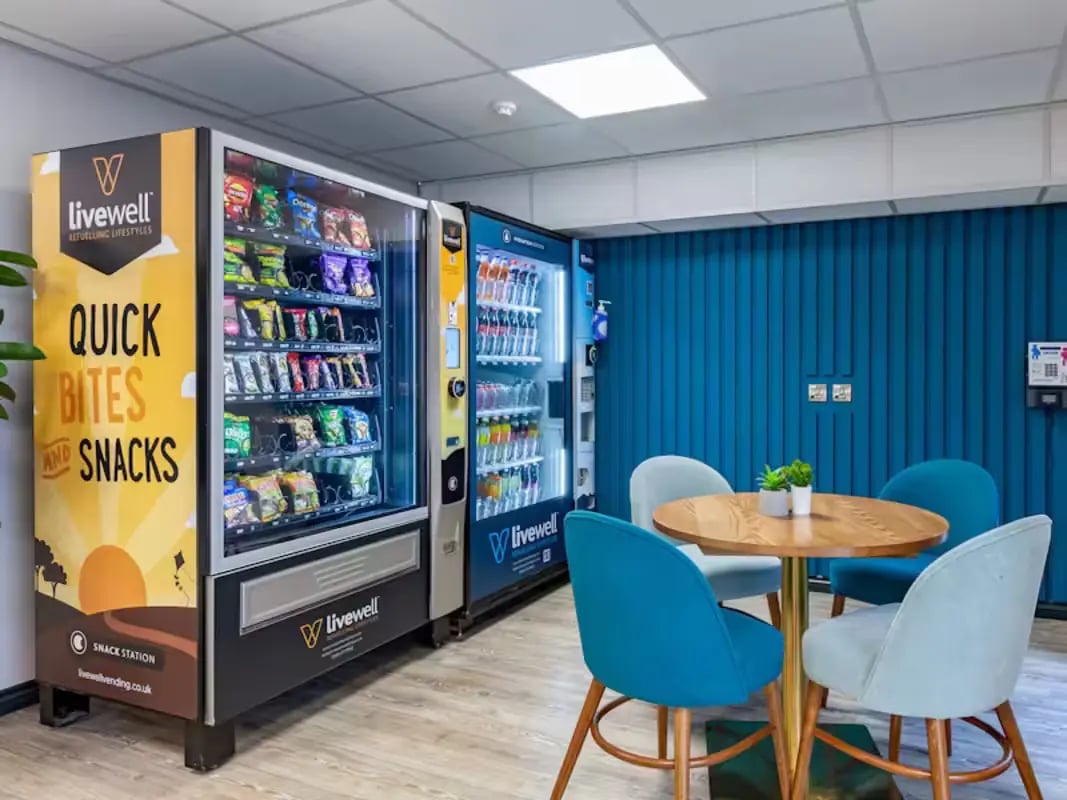 Snack and drink vending machines with seating area communal space at Foundry Court in Preston Student Accommodation