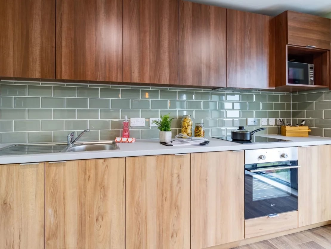 Sink hob oven and cabinets kitchen at Gulson Gardens in Coventry Student Accommodation