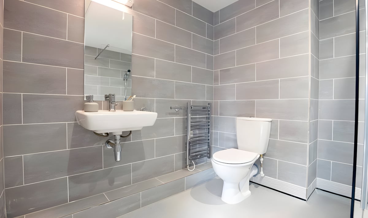 Sink toilet towel radiator bathroom at Westcombe House in London Student Accommodation