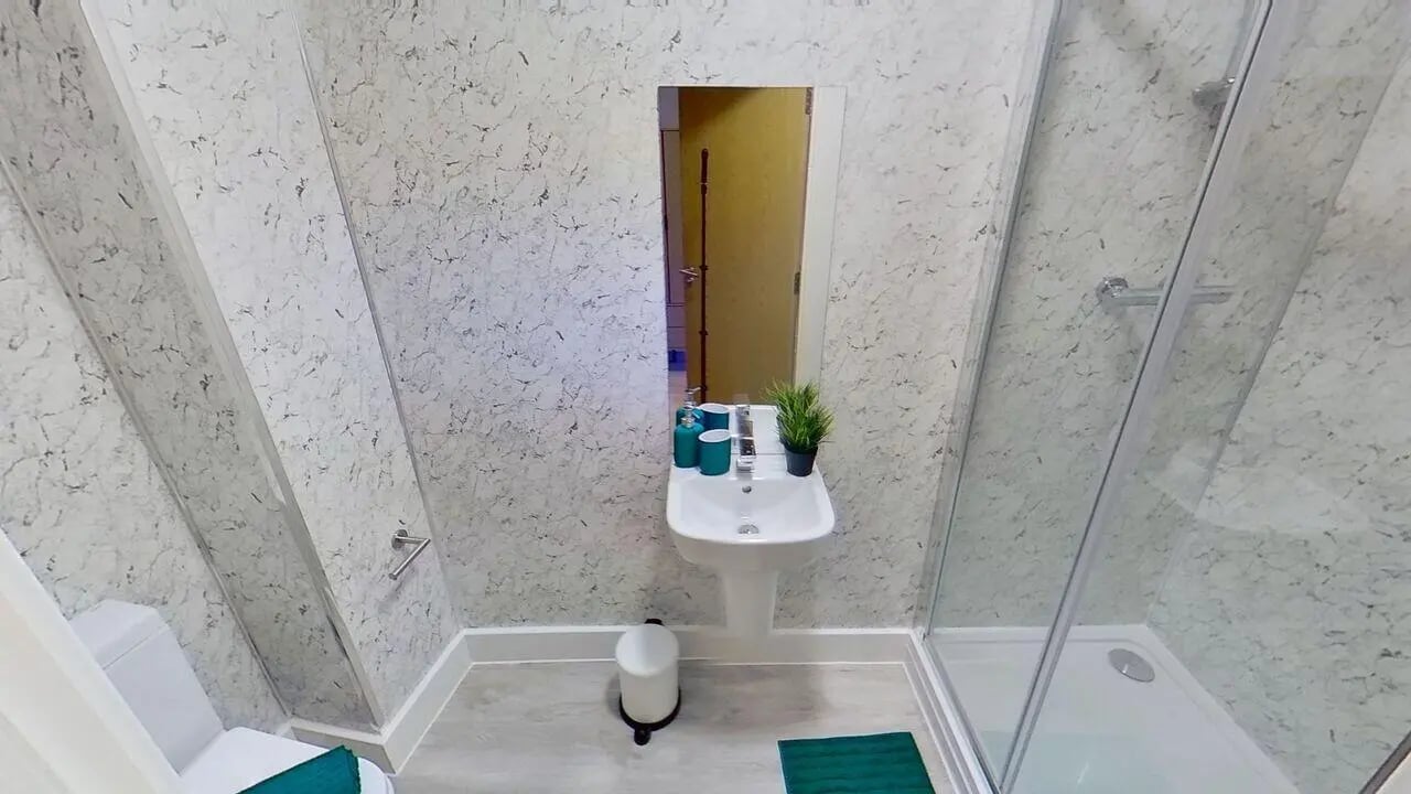 Sink toilet shower and trash can bathroom at Dojo House Nottingham in Nottingham Student Accommodation