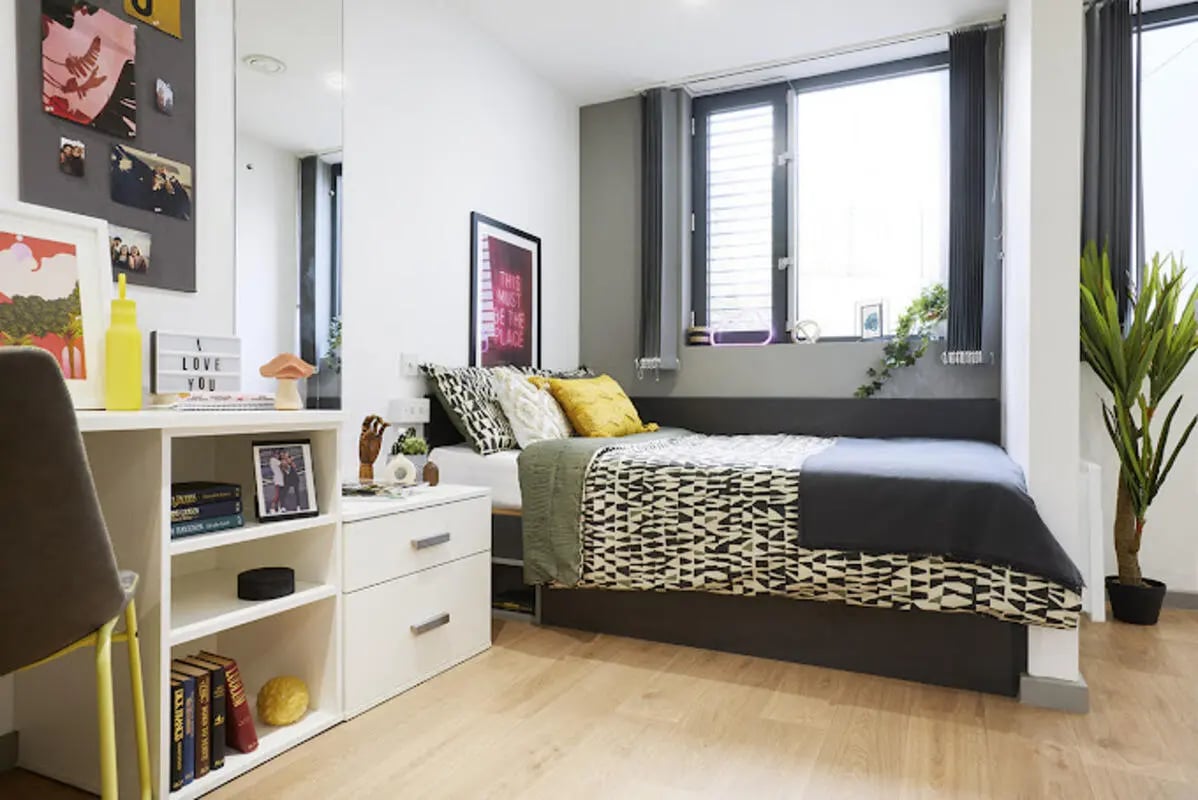 Bed desk and storage unit bedroom at Staniforth House in Birmingham Student Accommodation