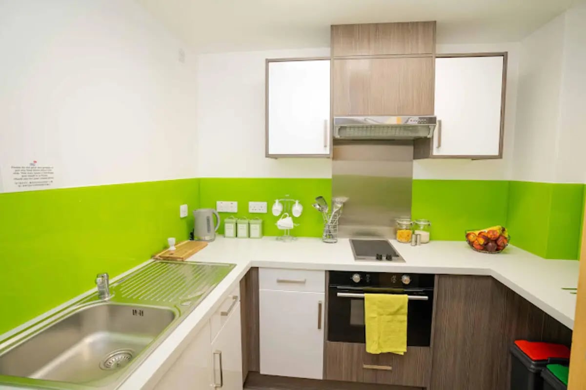 Modern kitchen with sink kettle oven and fruit bowl kitchen at Queen's Park House in Coventry Student Accommodation