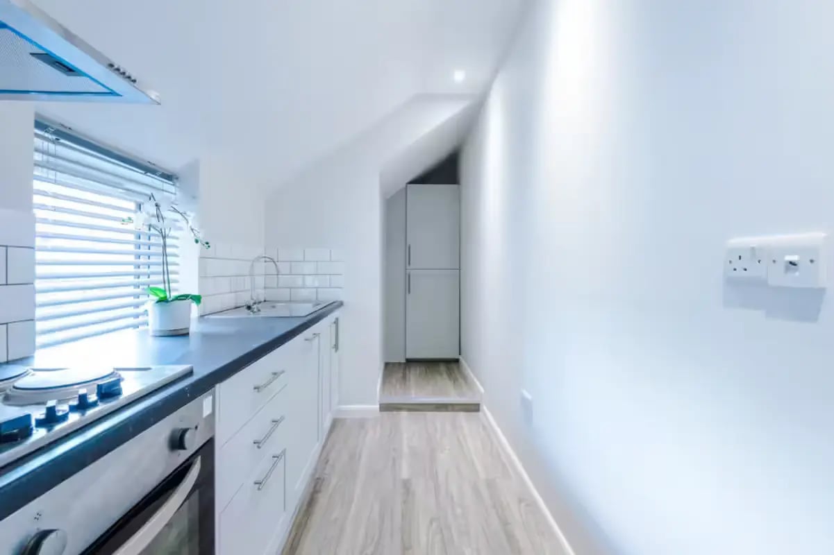 Oven sink cabinets window flower kitchen at 32 Cauldon Road in Stoke-On-Trent Student Accommodation
