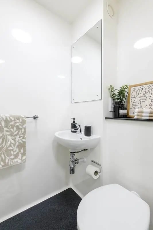 Sink toilet towel rack artwork and mirror bathroom at Glassworks - Liverpool in Liverpool Student Accommodation