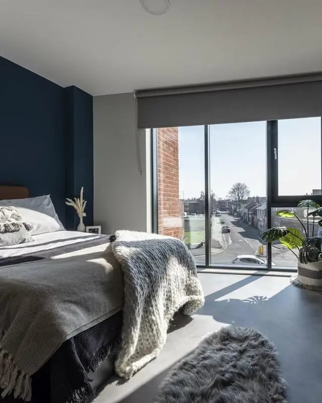 Bed with throw rug and window bedroom at Luxurio in Loughborough Student Accommodation