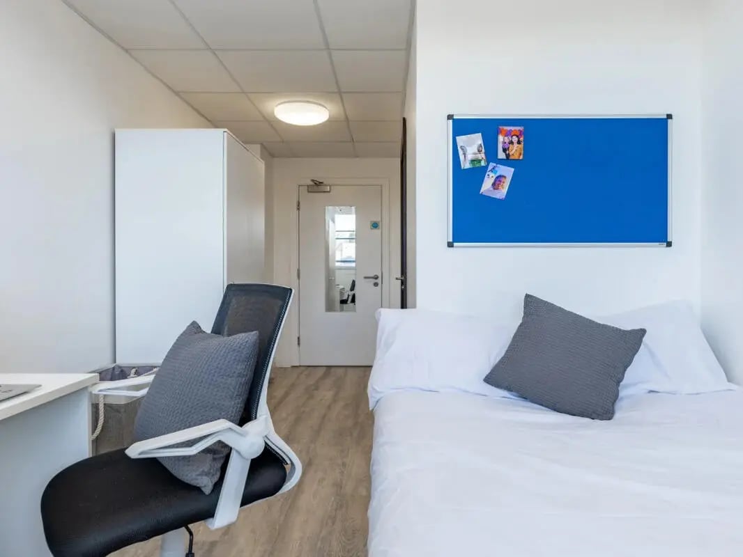 Desk chair blue noticeboard bed Bedroom at Glasgow West-End in Glasgow Student Accommodation