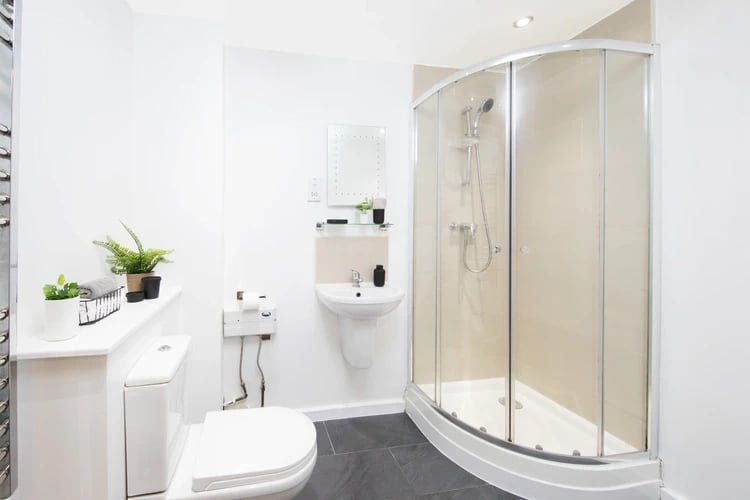 Toilet sink shower plants and towels bathroom at Grange Lane Apartments in Leicester Student Accommodation