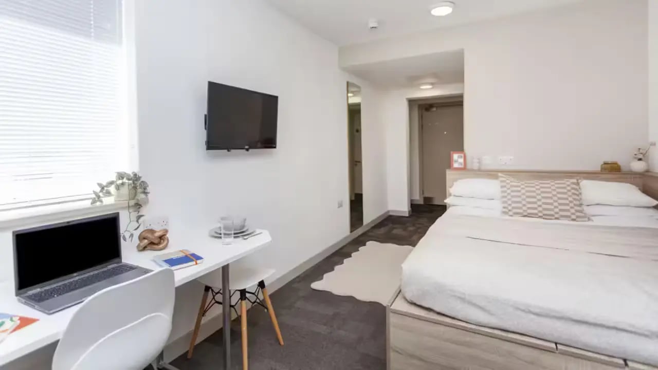 Desk laptop bed and TV bedroom at Berkshire House Reading in Reading Student Accommodation