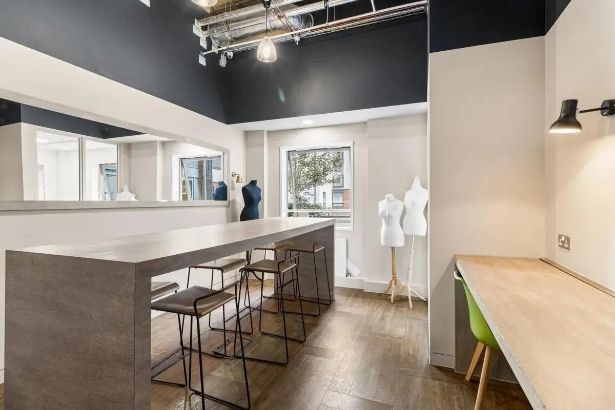 Bar with stools and a study desk study area at Chapter Islington in London Student Accommodation