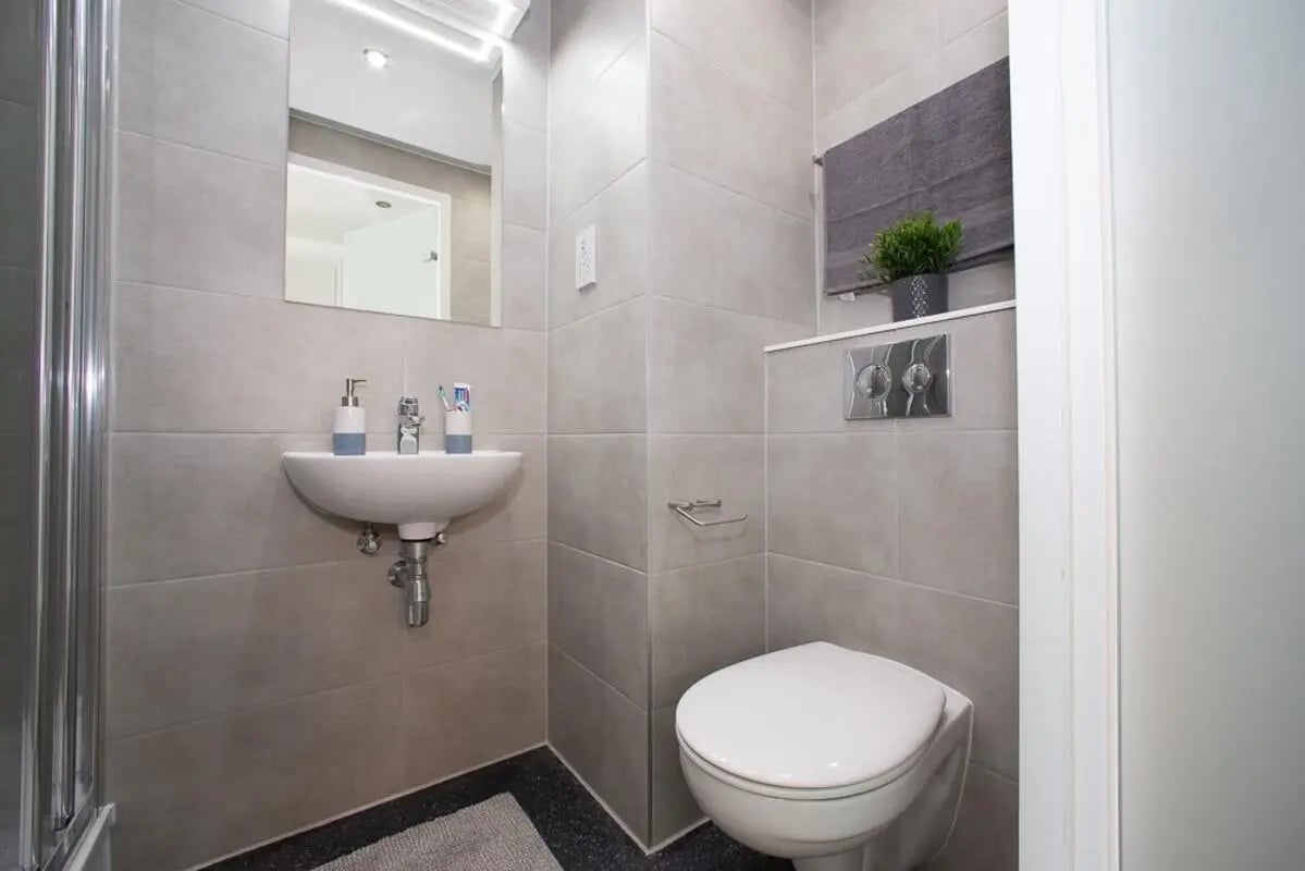 Sink toilet mirror soap plant towel Bathroom at The Laceworks Nottingham in Nottingham Student Accommodation