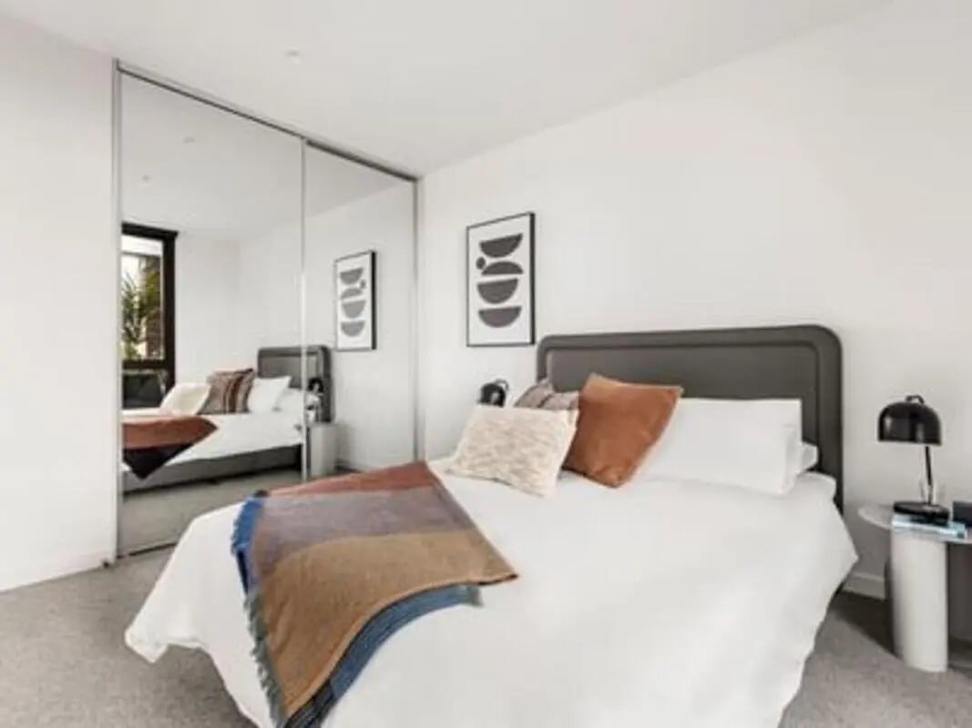 Mirrored closet bed with blankets and pillows bedroom at Caulfield Place in Melbourne Student Accommodation