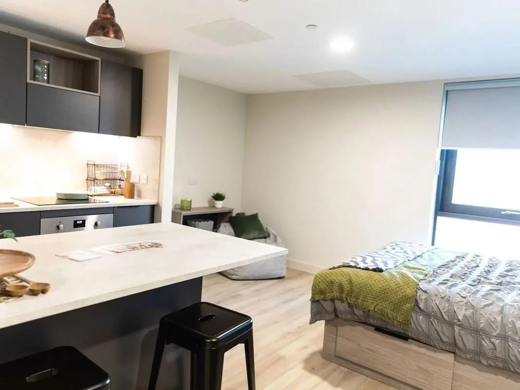 Bed kitchen island with stools and bed bedroom at Stanley Studios - Portsmouth in Portsmouth Student Accommodation