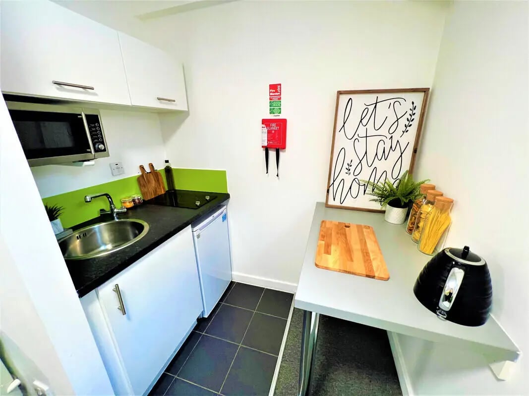 Microwave sink hob fire blanket kitchen at Tudor Studios in Leicester Student Accommodation