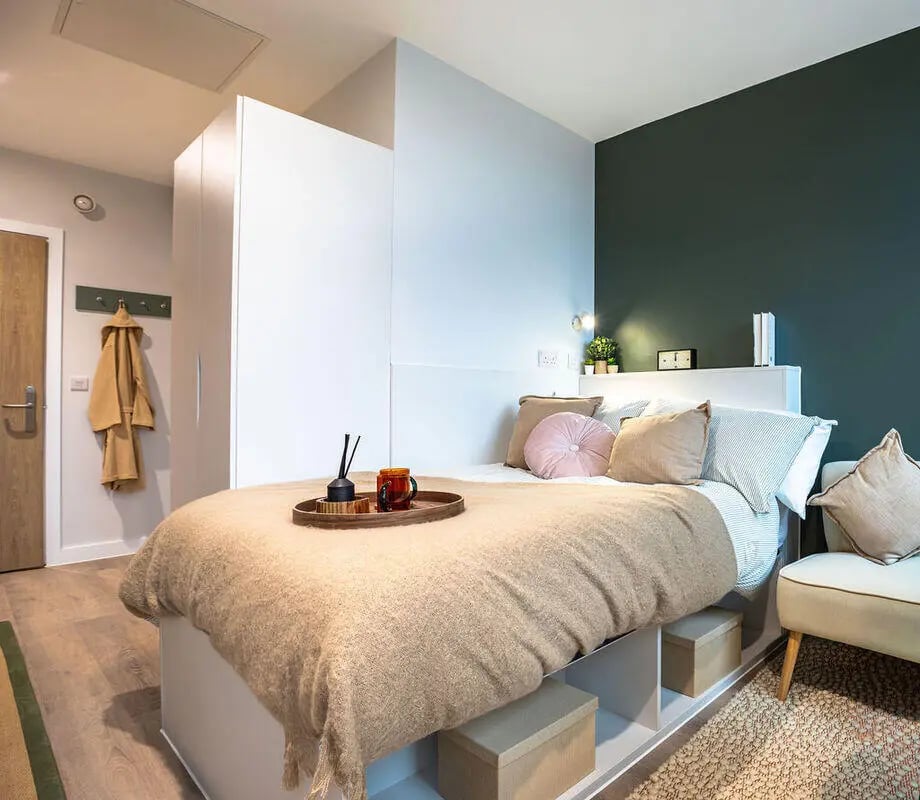 Bed with cozy bedding and pillows bedroom at Yugo Haüs in Birmingham Student Accommodation