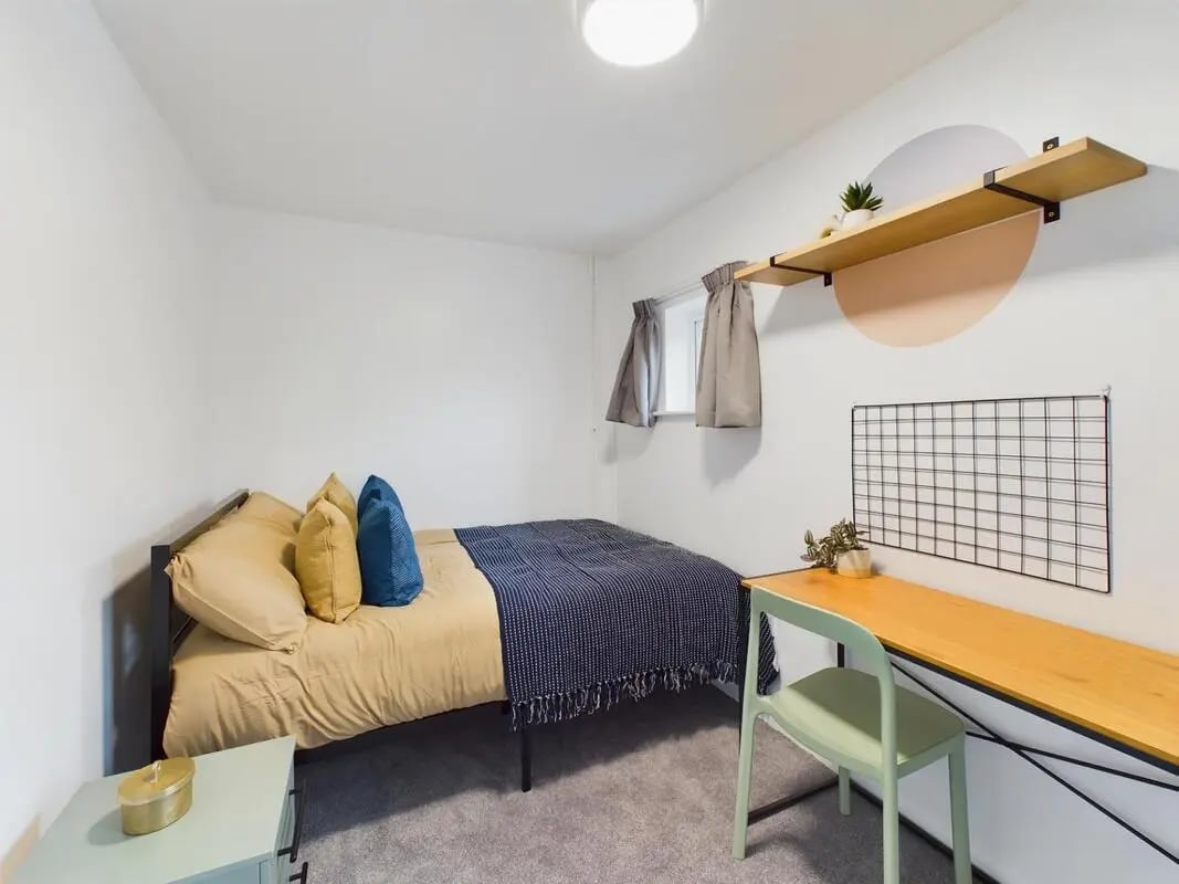 Bed desk chair and shelf bedroom at 6 Bedroom House at 5, Mint Road in Leicester Student Accommodation