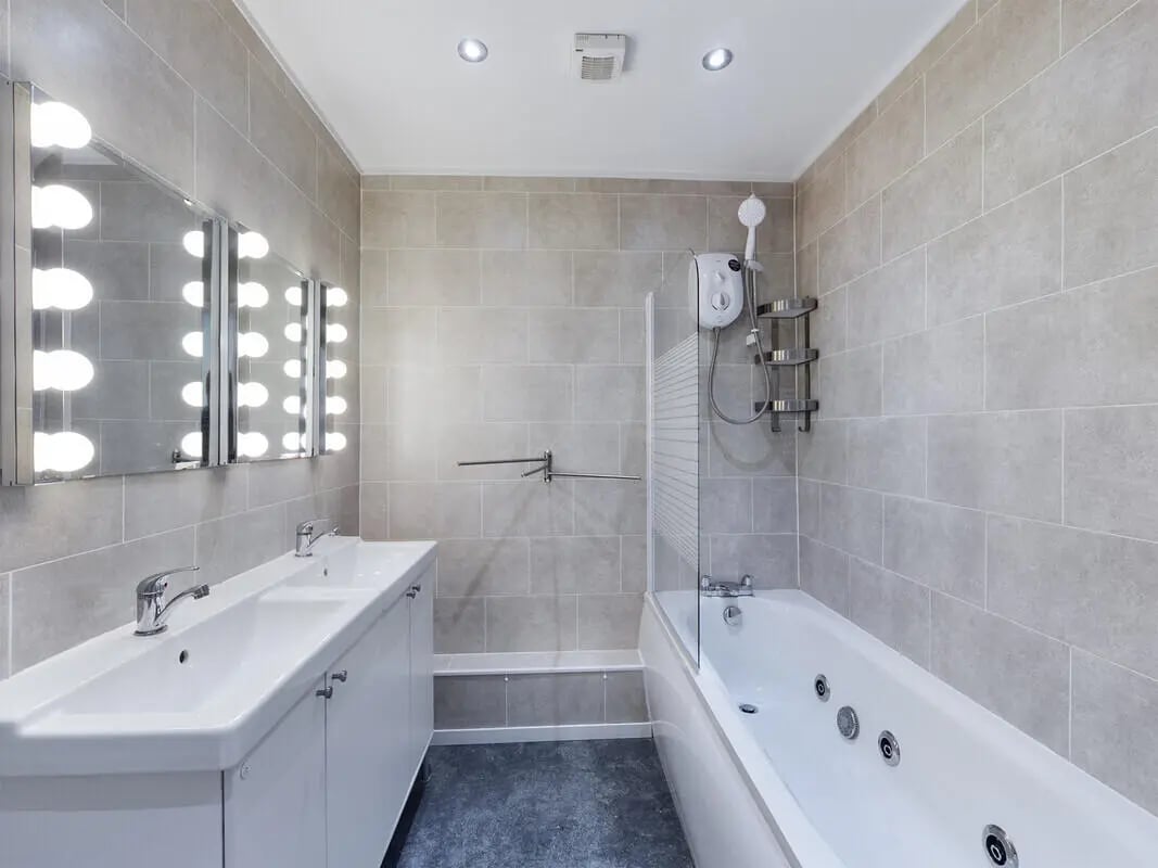 Double sink vanity mirror bathtub shower bathroom at 6 Bedroom House at 328, Upper Parliament Street in Liverpool Student Accommodation
