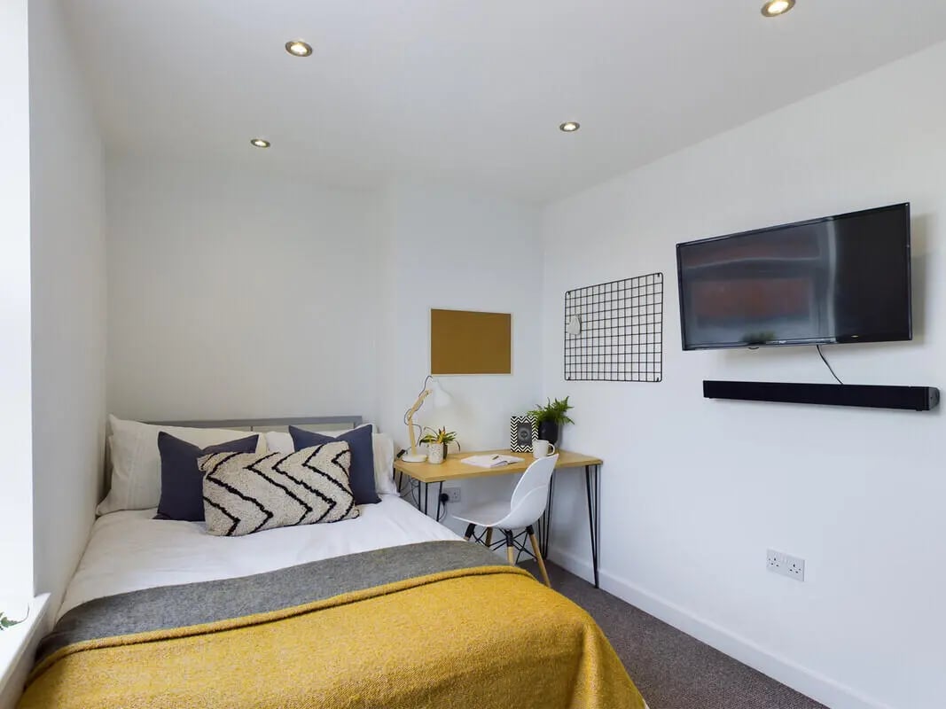 Bed desk chair television and soundbar Bedroom at 6 Bedroom House at 328, Upper Parliament Street in Liverpool Student Accommodation