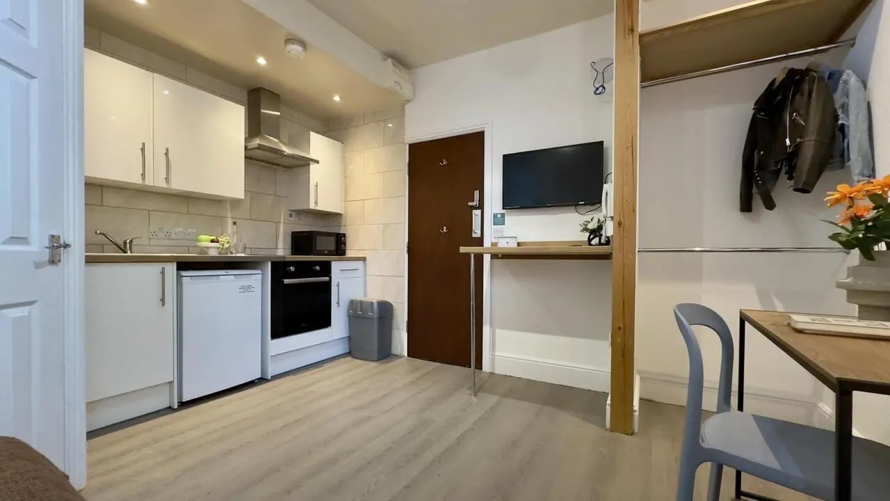 Studio kitchen with fridge oven and hanging coats kitchen at 6 Bedroom House at 12, Studios at, Richmond Road in Lincoln Student Accommodation