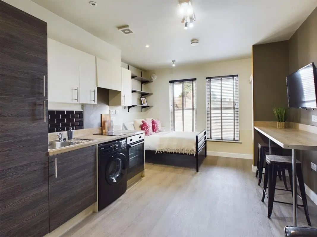 Bed kitchen cabinets washing machine study area at 7 Bedroom House at 19, Studios at, The Avenue in Lincoln Student Accommodation