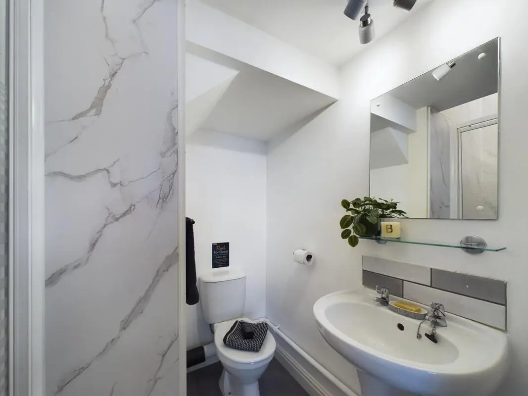 Toilet sink and marbled shower cubicle bathroom at 6 Bedroom House at 73, West Parade in Lincoln Student Accommodation