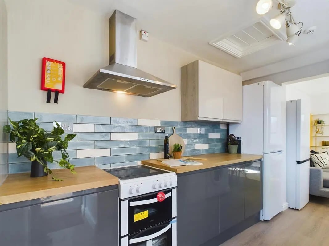 Modern kitchen with oven fridge appliances and cabinets kitchen at 6 Bedroom House at 73, West Parade in Lincoln Student Accommodation