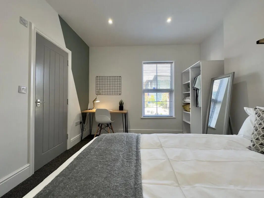 Bed desk chair closet mirror bedroom at 6 Bedroom House at 43, Monks Road in Lincoln Student Accommodation