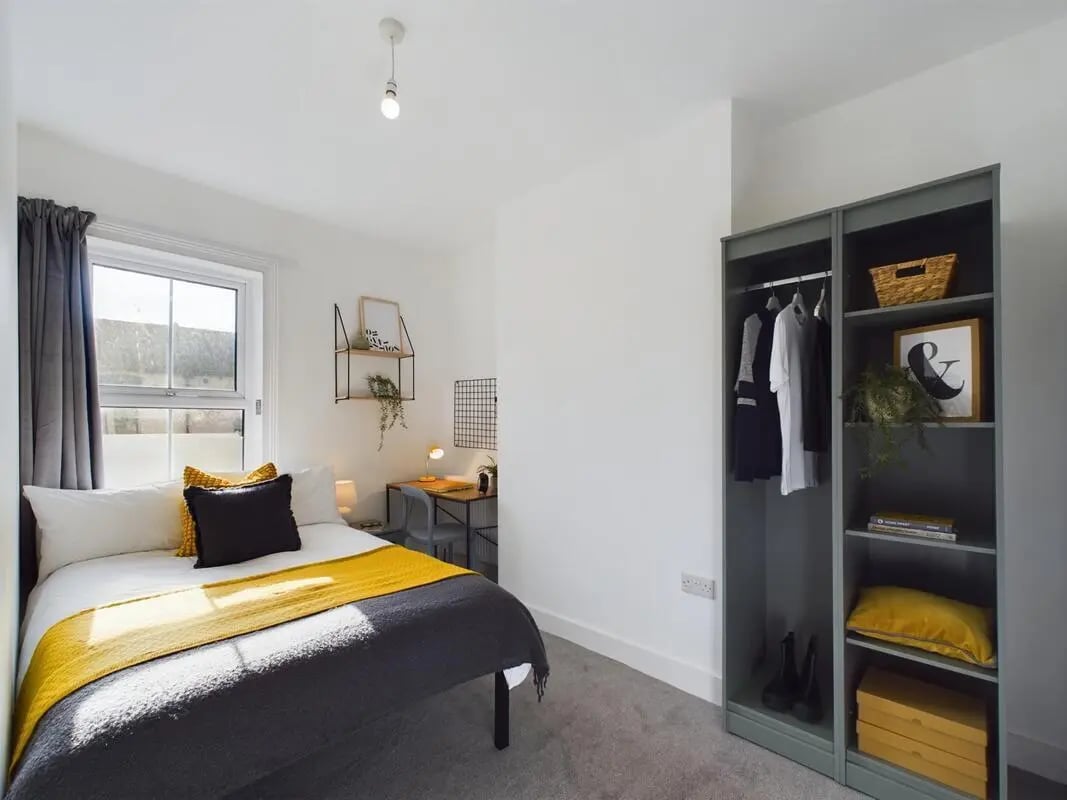 Bed desk and wardrobe bedroom at 6 Bedroom House at 32, Monks Road in Lincoln Student Accommodation