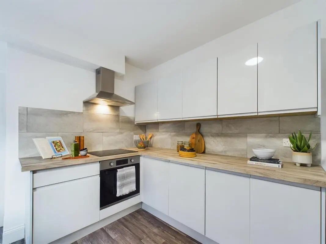 Modern kitchen with white cabinets and oven kitchen at 6 Bedroom House at 32, Monks Road in Lincoln Student Accommodation