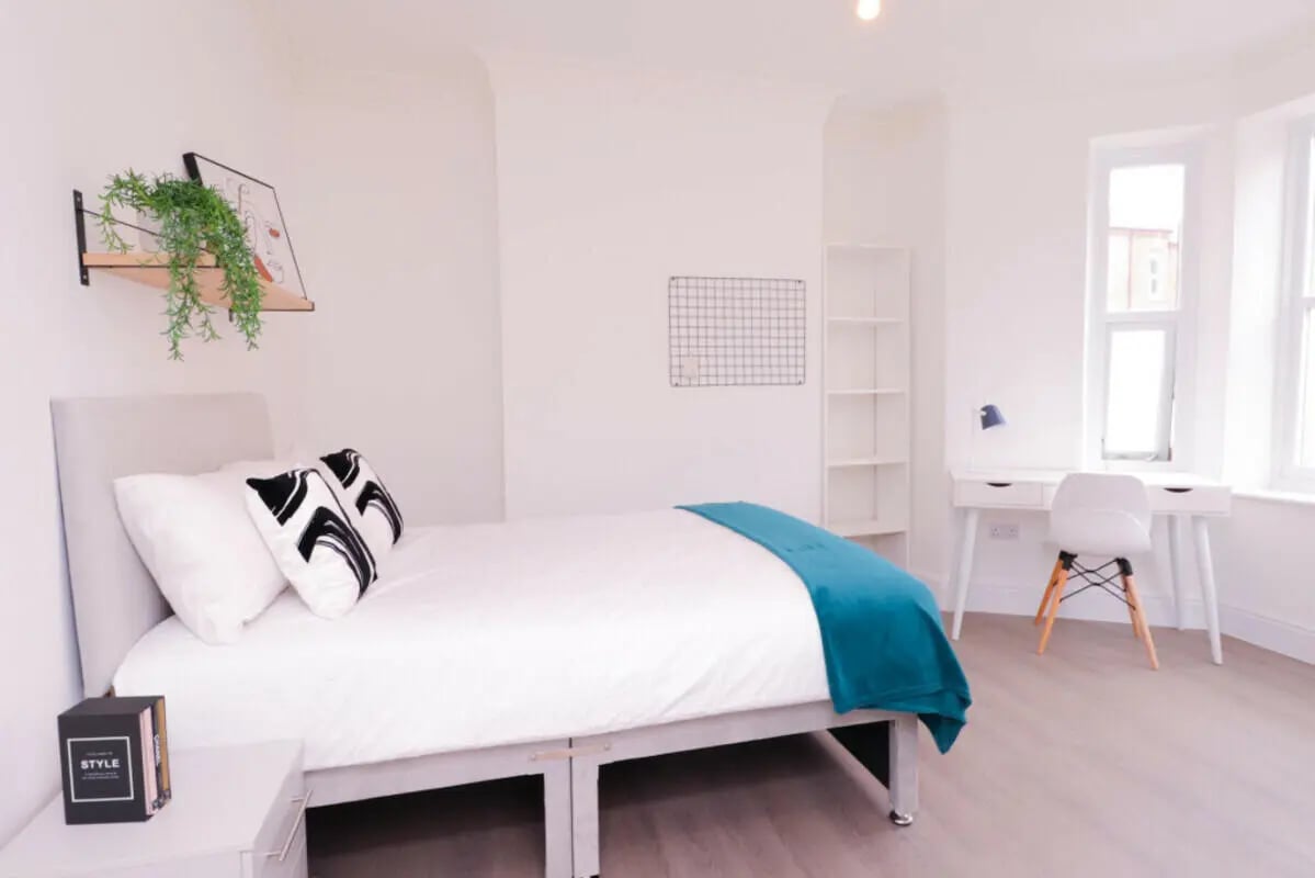 Bed desk plant white shelves bedroom study area at 5 Bedroom House at 99, Monks Road in Lincoln Student Accommodation