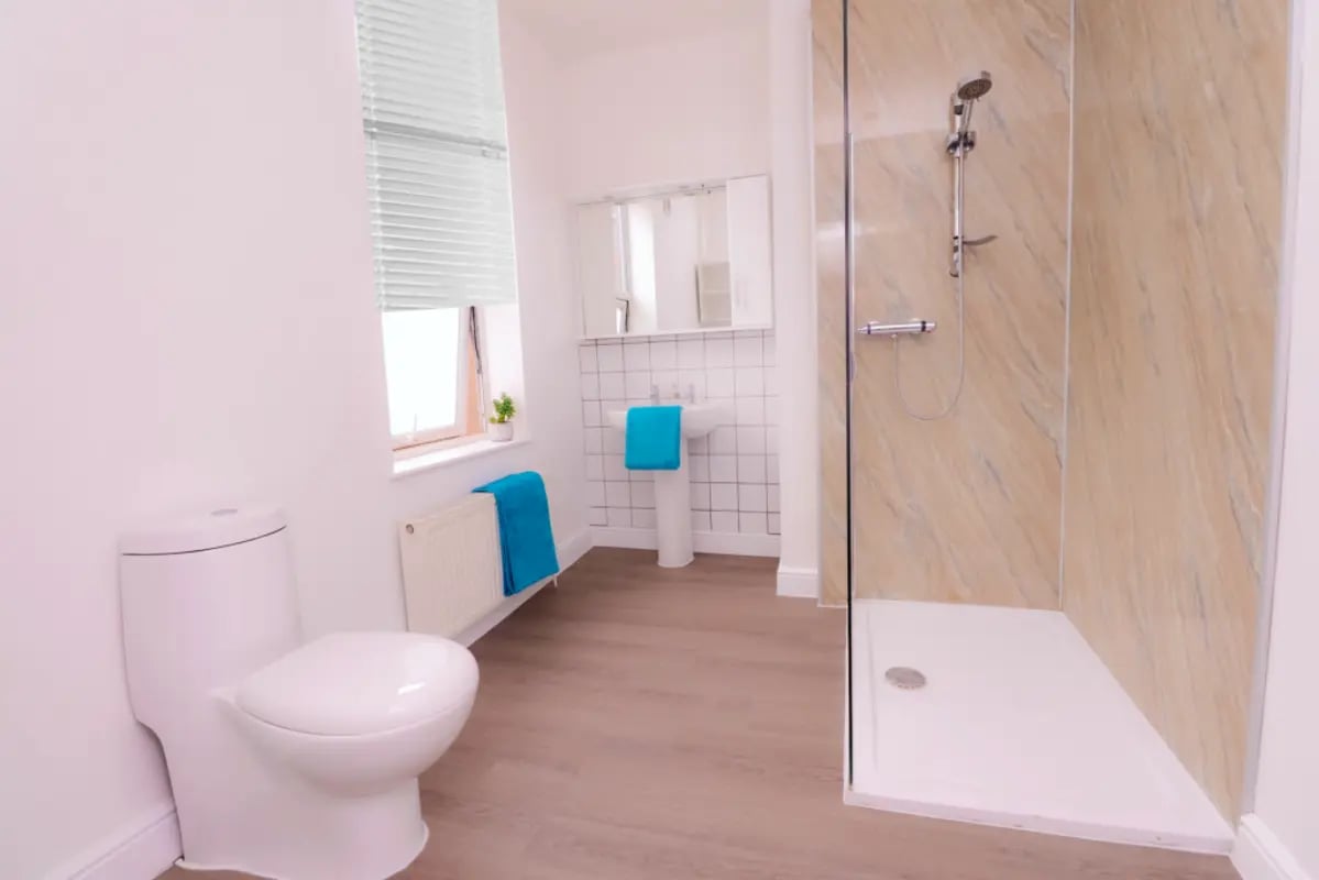 Toilet sink shower towels and radiator bathroom at 5 Bedroom House at 99, Monks Road in Lincoln Student Accommodation