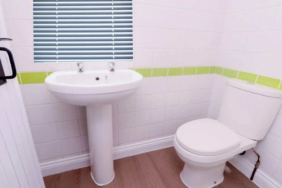 Sink toilet window blinds bathroom at 5 Bedroom House at 99, Monks Road in Lincoln Student Accommodation
