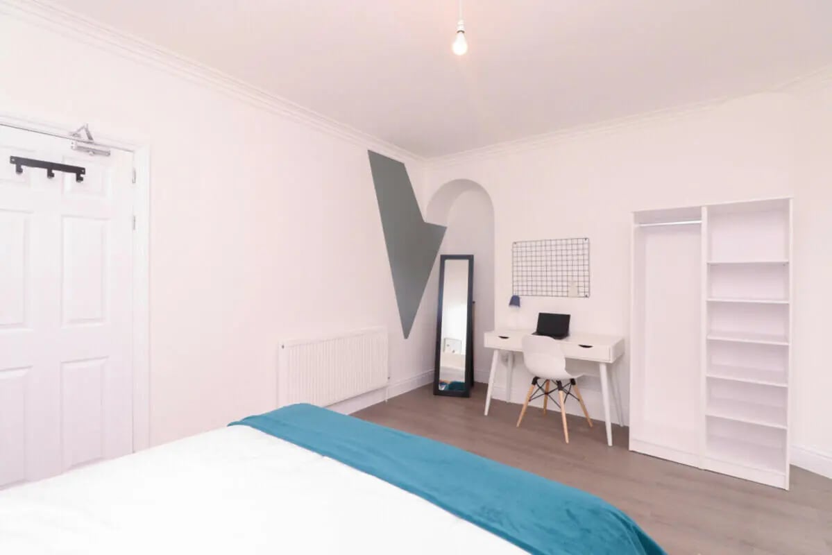Bed desk mirror wardrobe study area bedroom at 5 Bedroom House at 99, Monks Road in Lincoln Student Accommodation