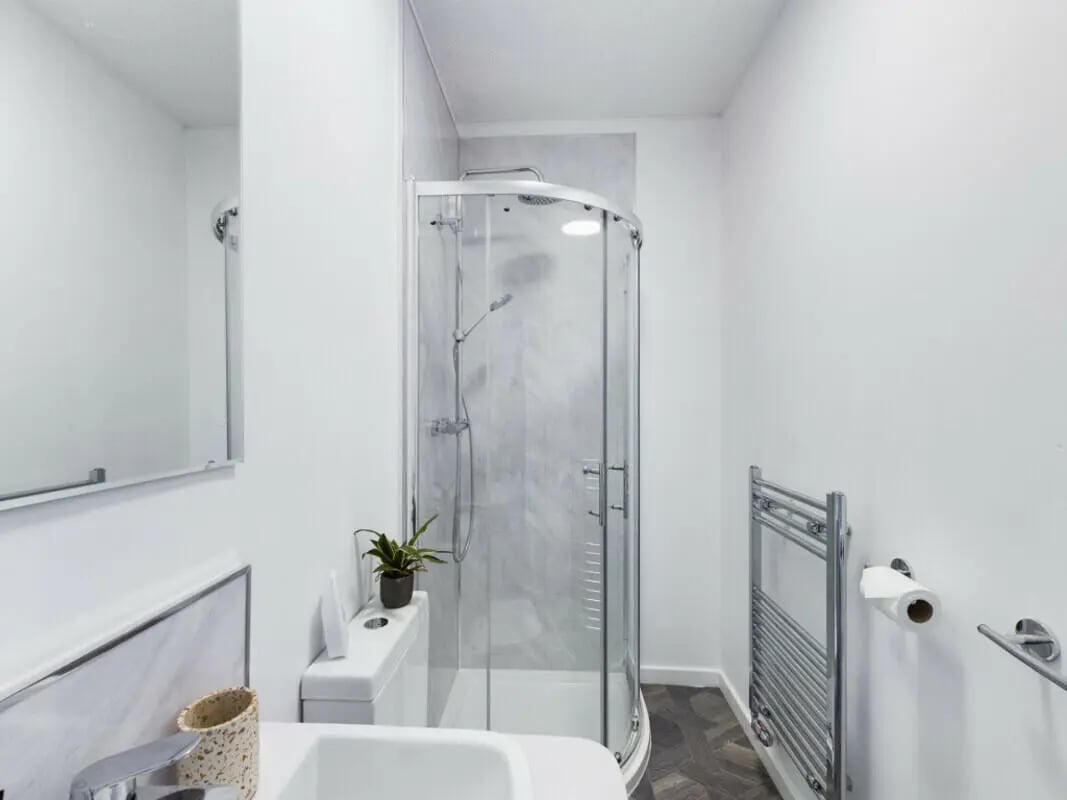 Sink toilet shower plant towel rack bathroom at 7 Bedroom House at 3, Ruskin Avenue in Manchester Student Accommodation