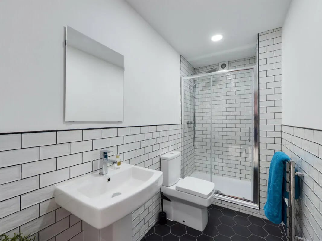 Sink toilet shower with mirror bathroom at 8 Bedroom House at 211, Molyneux Road in Liverpool Student Accommodation
