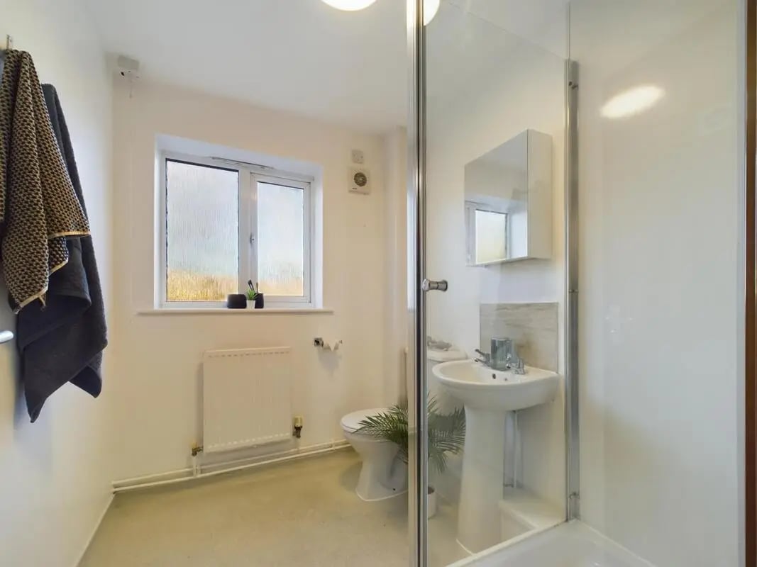 Toilet sink radiator towels shower enclosure bathroom at 6 Bedroom House at 27, Brookside in Derby Student Accommodation
