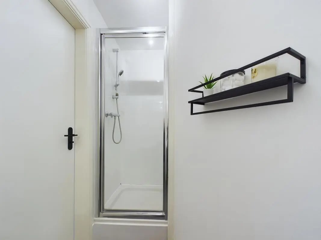 Shower cubicle with shelf and toiletries Bathroom at 4 Bedroom House at 75, West Parade in Lincoln Student Accommodation