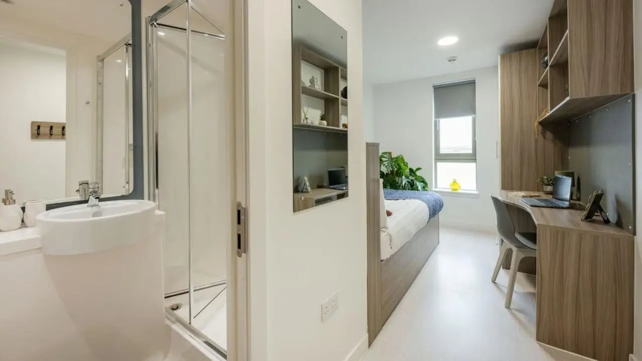 Sink shower desk bed bedroom at Foundry Courtyard in Glasgow Student Accommodation