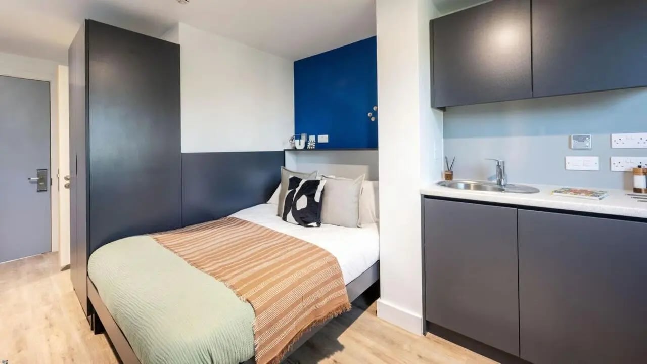 Bed with kitchen counter and cabinets bedroom at Hollis Wharf in Bath Student Accommodation
