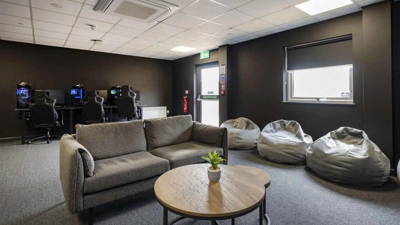 proming-tv-room