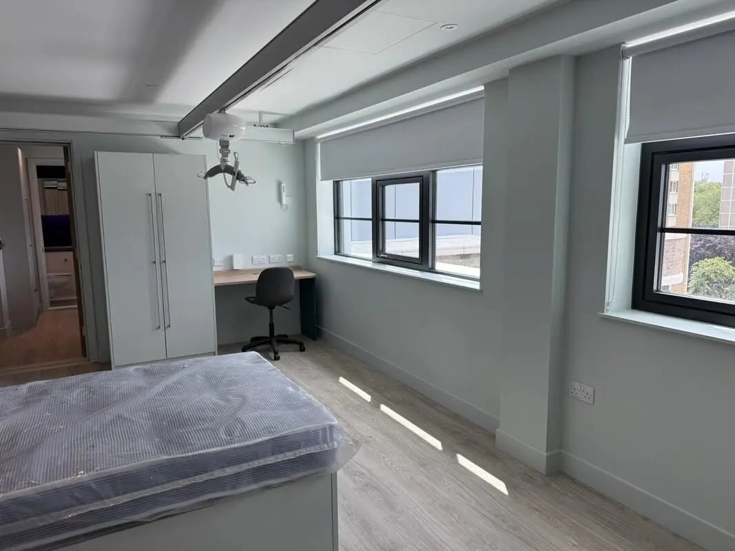 prong Suite (2)