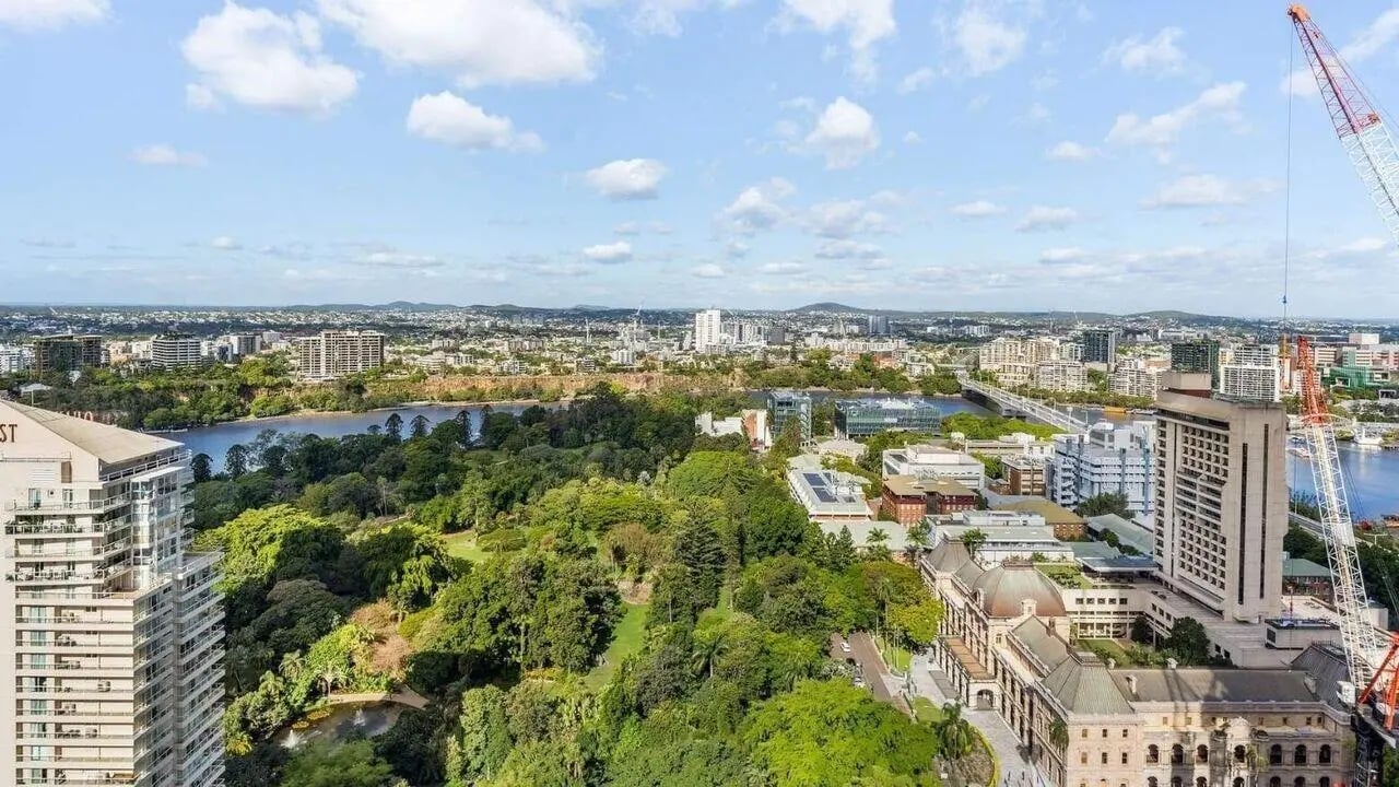 Apartment buildings and river in cityscape exterior at UniLodge Brisbane City in Brisbane Student Accommodation
