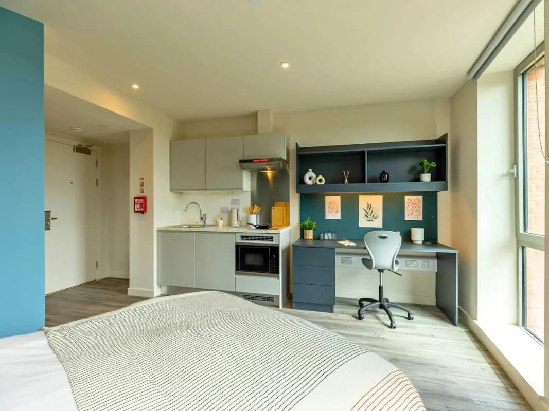 Bed desk kitchen with microwave and chair living room at Pershore Junction in Birmingham Student Accommodation