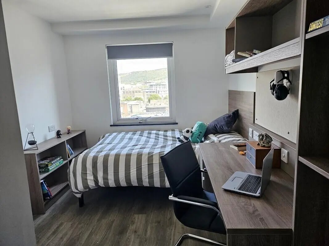 Bed desk laptop bookshelves and window bedroom at Coppergate Swansea in Swansea Student Accommodation